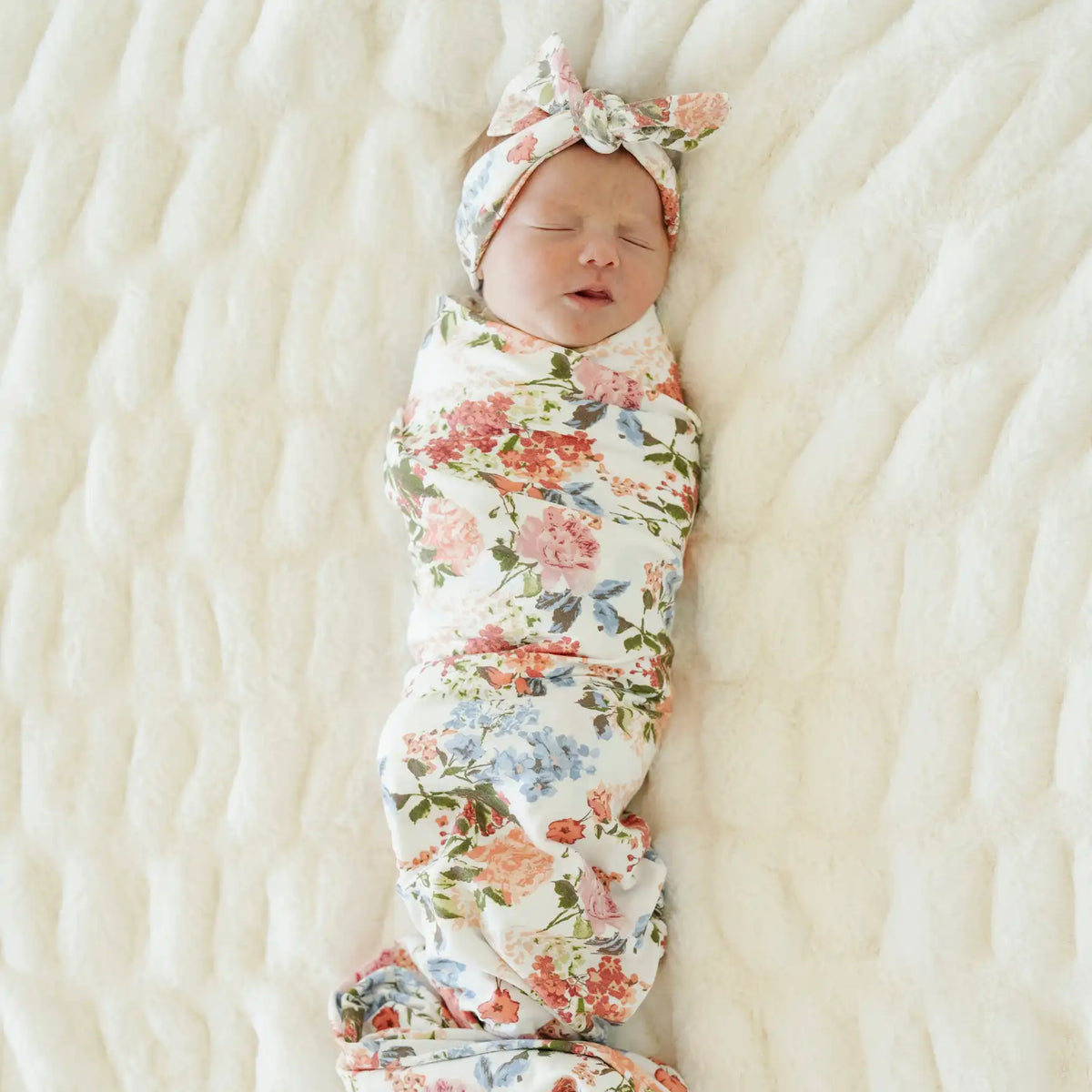 STRETCHY SWADDLES, HATS & BOWS