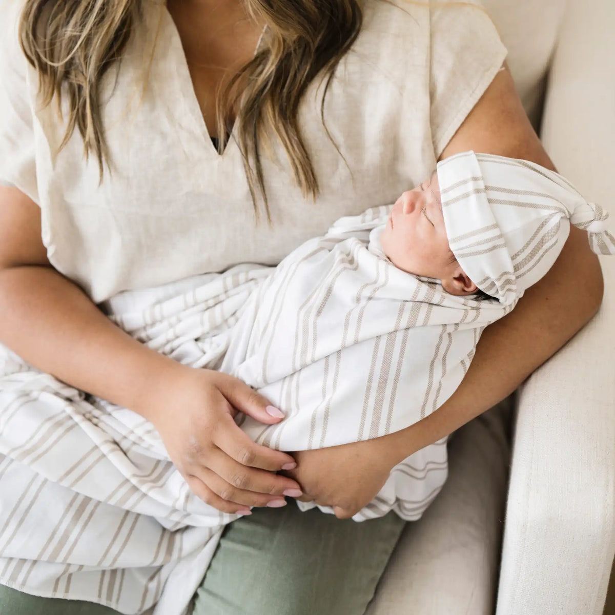 STRETCHY SWADDLES, HATS & BOWS