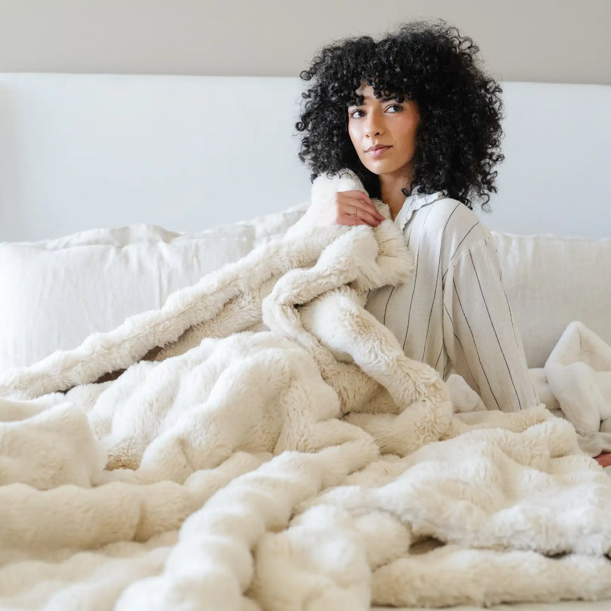 PLUSH FAUX FUR XL THROW BLANKETS