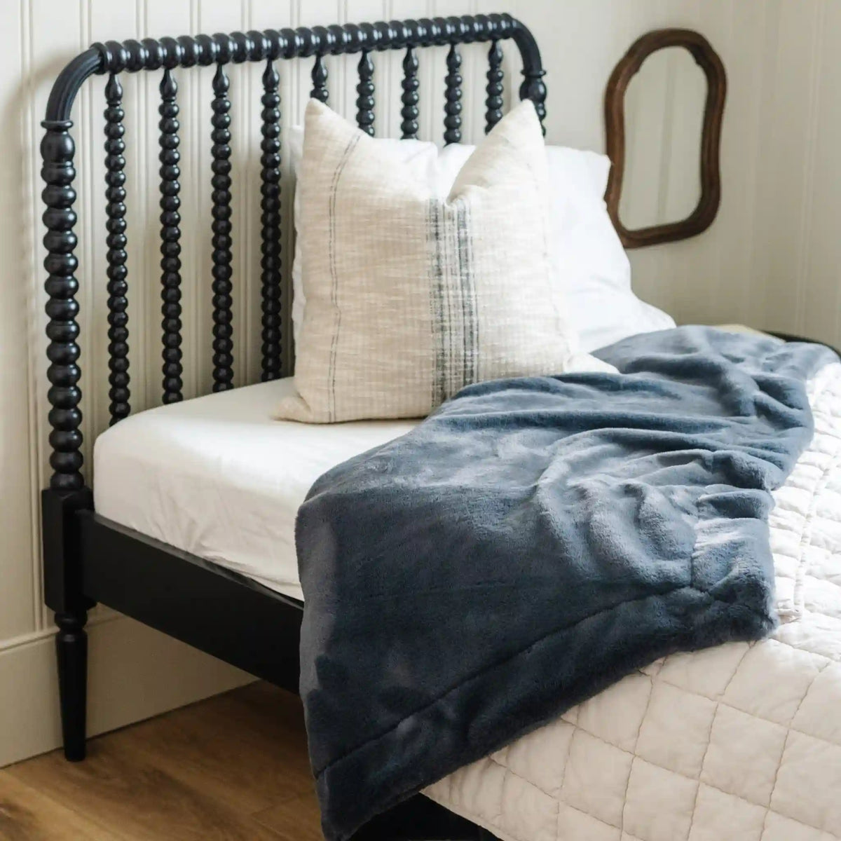 FAUX FUR TWIN BLANKETS