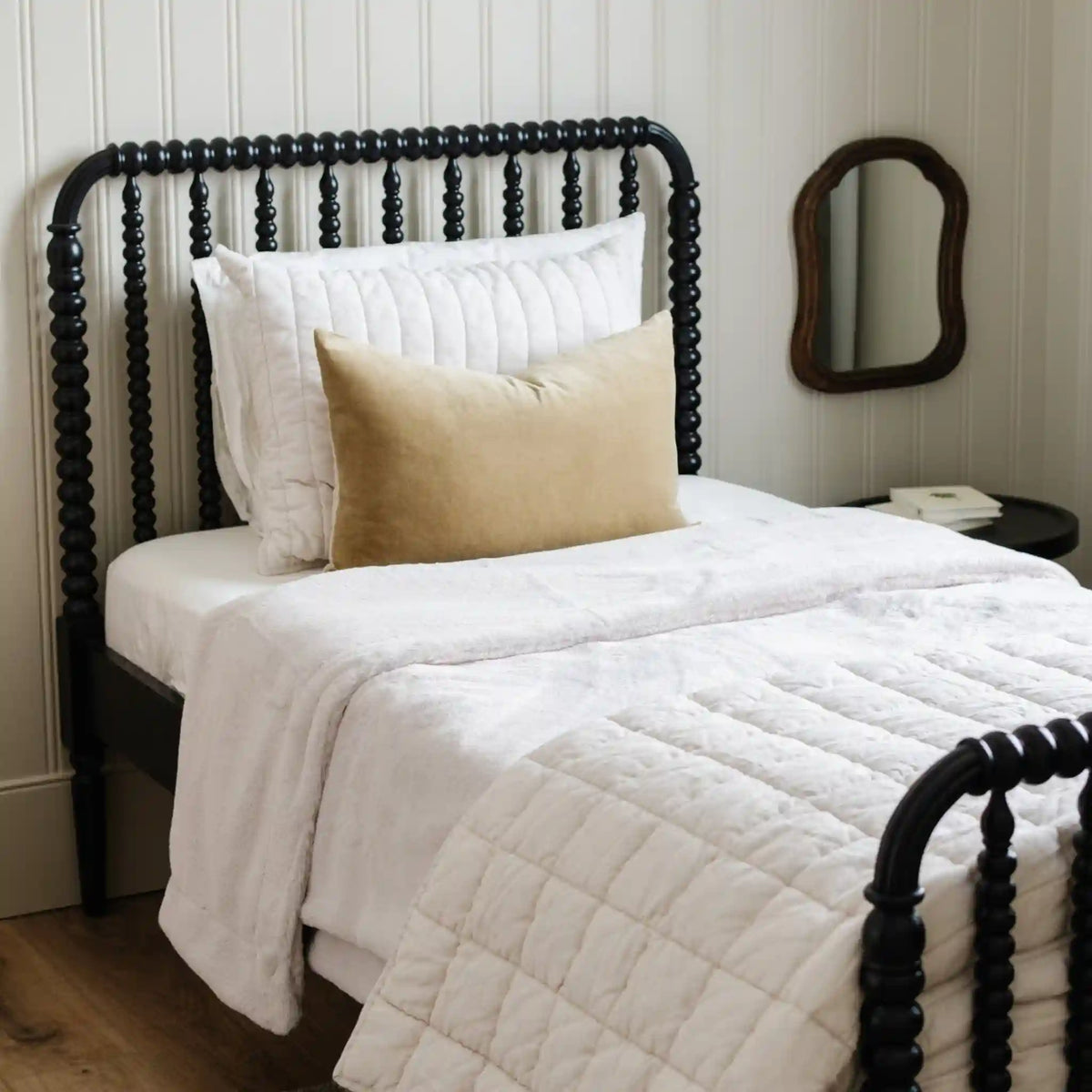 FAUX FUR TWIN BLANKETS