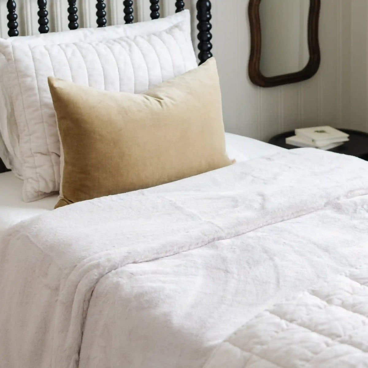 FAUX FUR TWIN BLANKETS