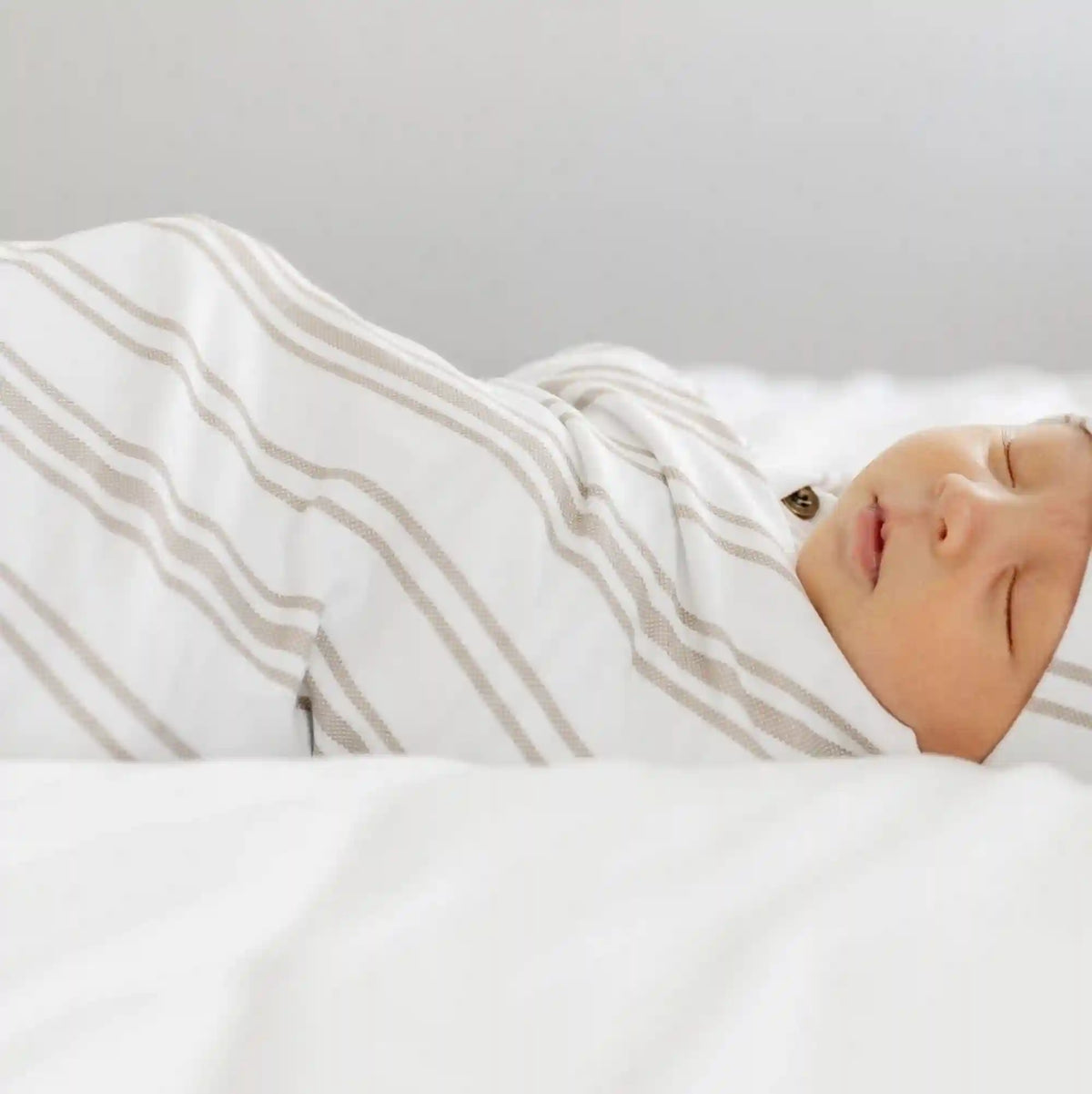 STRETCHY SWADDLES, HATS & BOWS