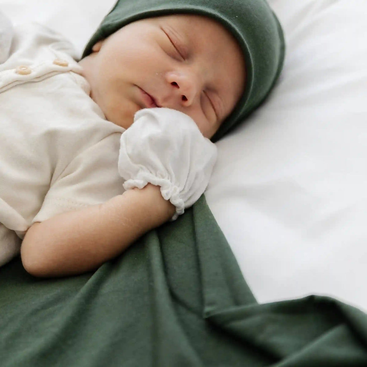 STRETCHY SWADDLES, HATS & BOWS