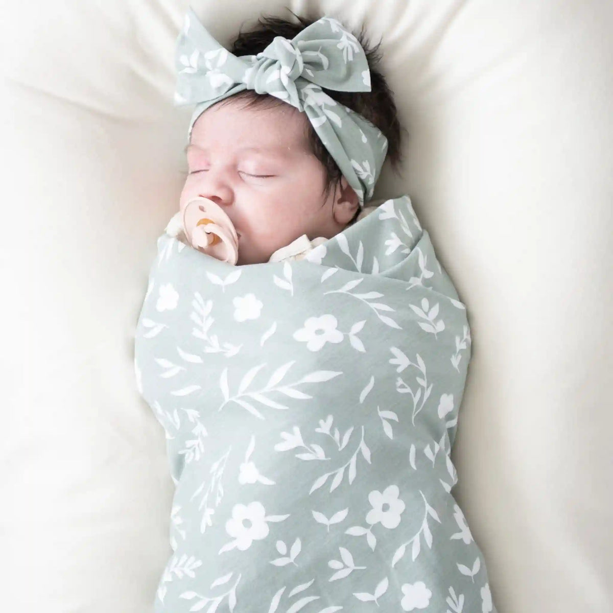 STRETCHY SWADDLES, HATS & BOWS